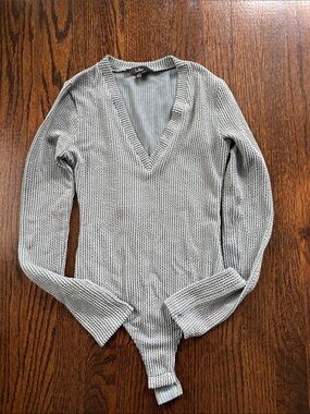 Lulu's Gray V-Neck Ribbed Knit Long Sleeve